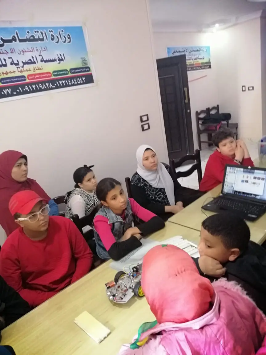 صورة 2 من: مشروع إعرف روبوتك تنفيذ فريق المؤسسة المصرية للتنمية و الجودة